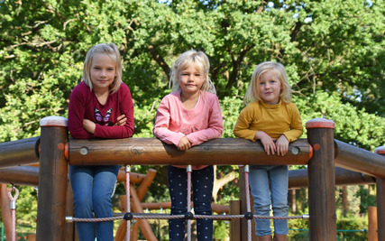 Kinder auf dem Spielplatz im Ortsteil Kaltenborn, Foto: MuT Guben e.V.